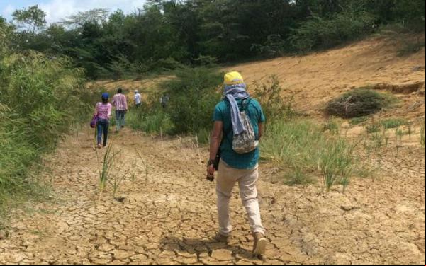 Un camino seco fue lo que dejó el desvío del arroyo Bruno en la Guajira, Colombia